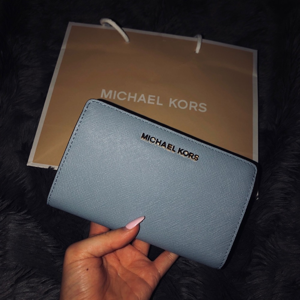 Michael Kors Slim Bifold Wallet - Picture 2 of 6
